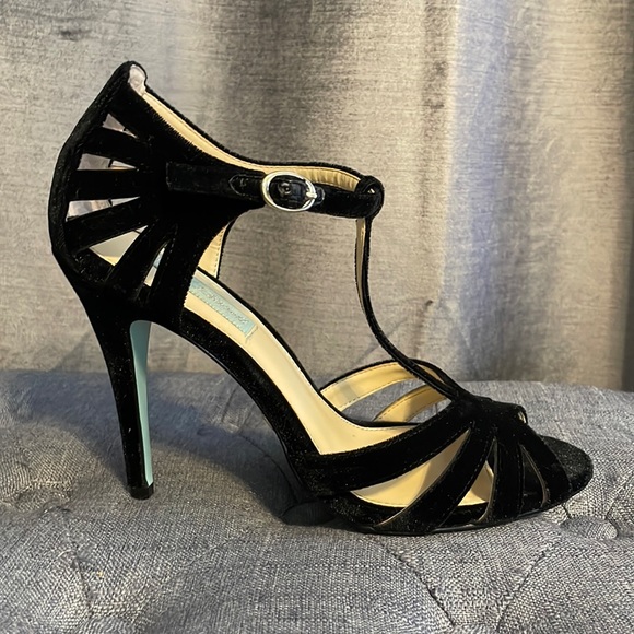 Blue by Betsey Johnson SB-Tee Dress Pump Black Velvet T-strap Stiletto Peep Toe - Picture 2 of 5